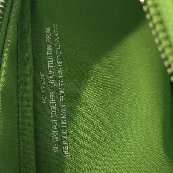 New never used Valentino bag pouch clutch 9x6 in vibrant spring color VLogo bag - Picture 4 of 7